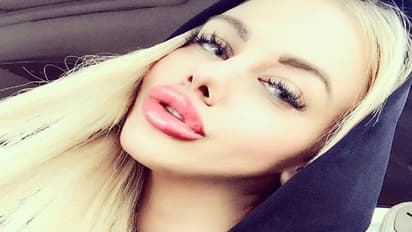 నకిలీ వక్షోజాలతో బ్యూటీ కాంటెస్ట్ టైటిల్ గెల్చుకొన్న క్రిస్టినా కామెనోవా