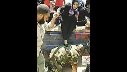 ಯೋಧರ ಬೆನ್ನನ್ನೇ ಮೆಟ್ಟಿಲು ಮಾಡಿಕೊಂಡರಾ ಈ ಮಹಿಳೆ?