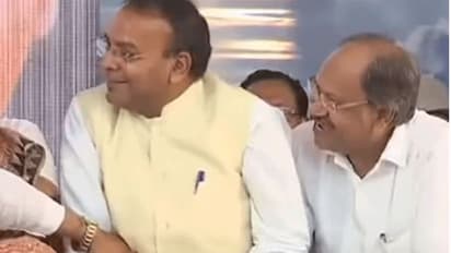 ಅಟಲ್ ಸಂತಾಪ ವೇಳೆ ಬಿದ್ದೂ ಬಿದ್ದು ನಕ್ಕ ಬಿಜೆಪಿ ಸಚಿವರು!