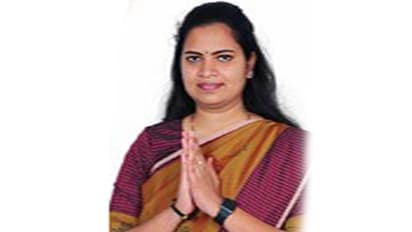 పత్తిపాటిపై పంతం: జగన్ పార్టీలో చేరిన ఎన్నారై మహిళ