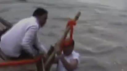 ಅಟಲ್ ಅಸ್ಥಿ ವಿಸರ್ಜನೆ ವೇಳೆ ದೋಣಿ ಮಗುಚಿ ನೀರಿಗೆ ಬಿದ್ದ ಬಿಜೆಪಿಗರು