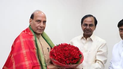 ముందస్తు సంకేతాలు: ఢిల్లీలో కేసీఆర్ మంత్రులతో వరుస భేటీలు (ఫోటోలు)