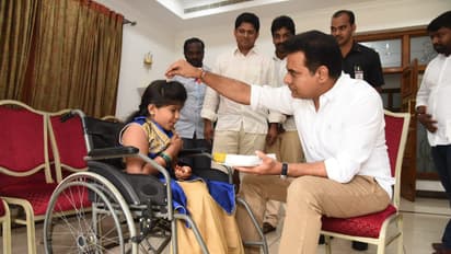 చిన్నారి దివ్యను ఇంటికి పిలిపించి రాఖీ కట్టించుకున్న కేటీఆర్ (ఫోటోలు)