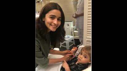 2 ವರ್ಷದ ಪುಟ್ಟ ತಮ್ಮನಿಗೆ ರಾಖಿ ಕಟ್ಟಿದ ಅಲಿಯಾ ಭಟ್ !