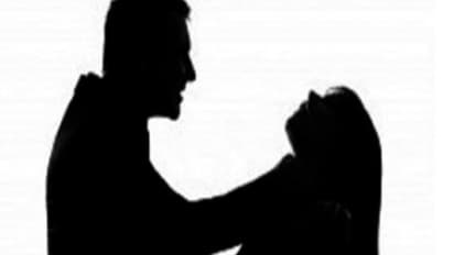 యువకులతో చనువుగా ఉంటోందని... అక్క పీక పిసికిన తమ్ముడు