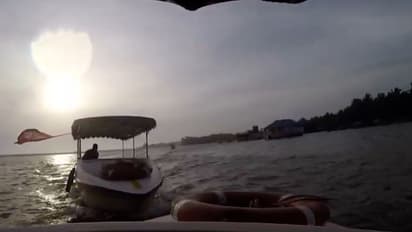 വിദേശികള് സഞ്ചരിച്ച ബോട്ടിന് നേരെ അക്രമണം; രണ്ട് ഉല്ലാസ ബോട്ടുകള്ക്കെതിരെ കേസ്