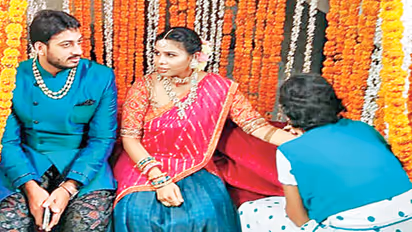 పరారీ యత్నంలో పోలీసులపైకి కారు: భూమా అఖిలప్రియ భర్తపై కేసు