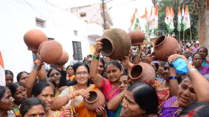 జగ్గారెడ్డి, శాంతా రెడ్డి ధర్నా (ఫొటోలు)