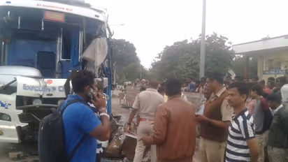 ಖಾಸಗಿ-ಕೆಎಸ್ಆರ್ಟಿಸಿ ಬಸ್ ಅಪಘಾತ: ಮೂರು ಸಾವು