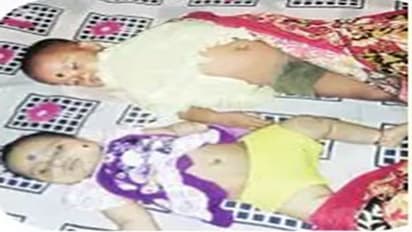 ఆడపిల్లల్ని కన్నందుకు అత్తింటివారి వేధింపులు...ఇద్దరు కూతుళ్లతో కలిసి తల్లి ఆత్మహత్య