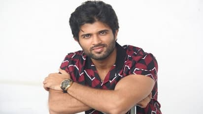 విజయ్ దేవరకొండ రెమ్యునరేషన్ తో కుర్రహీరోలు షాక్!