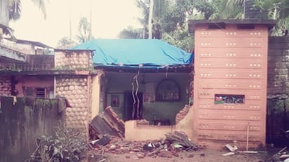 പ്രളയം; ആലപ്പുഴയില് വെള്ളം കയറിയ വീട് ഇടിഞ്ഞു വീണു