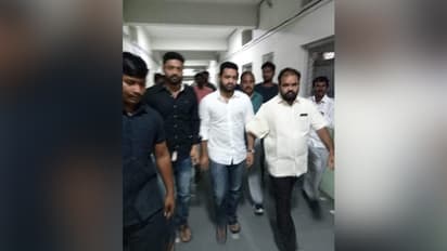 ఆస్పత్రికి ఎన్టీఆర్, కల్యాణ్ రామ్: ఇంటికి చేరుకుంటున్న బంధువులు