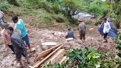 उत्तराखंड में लैंडस्लाइड की जद में आया मकान, 8 लोग दबे, 7 शव निकाले गए