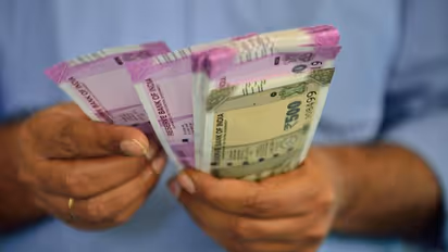 Dearness Allowance Hike: ஒரு கோடி மத்திய அரசு ஊழியர்களுக்கு 4 சதவீதம் அகவிலைப்படி உயர்வு!