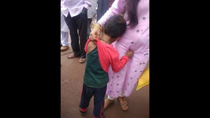 ಅಮ್ಮ ಬೇಕು ಎಂದ ಮಗುವಿನ ಬೆನ್ನಿಗೆ ಬರೆ ಹಾಕಿದ ಹುಬ್ಬಳ್ಳಿ ಶಿಕ್ಷಕಿ