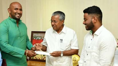 നാടിന് വേണ്ടി പിരിച്ച തുകയുമായി അമേരിക്കയില് നിന്ന് അവരെത്തി; ഇരുകയ്യും നീട്ടി സ്വീകരിച്ച് മുഖ്യമന്ത്രിയും