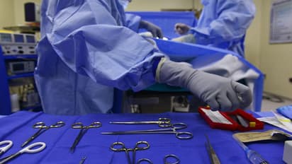 ಭ್ರೂಣ ಹೊರತೆಗೆದು ಮತ್ತೆ ತಾಯಿಯ ಹೊಟ್ಟೆಯೊಳಗಿಟ್ಟ ವೈದ್ಯರು!