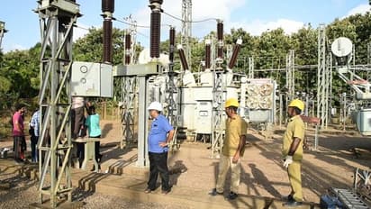 യുദ്ധകാലാടിസ്ഥാനത്തില് 25 ലക്ഷത്തിലധികം വീടുകളിലും വൈദ്യുതി പുനസ്ഥാപിച്ചെന്ന് മന്ത്രി മണി