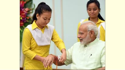 ಪ್ರಧಾನಿ ಮೋದಿಗೆ ರಾಖಿ ಕಟ್ಟಲು ಆಧಾರ್‌ ಕಡ್ಡಾಯ!