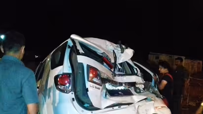 ప్రమాదానికి గురైన వరంగల్ కమీషనర్... సిపి వాహనాన్ని ఢీ కొట్టిన లారీ