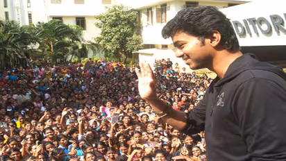 அதிமுகவை சீண்டி போஸ்டர்! ரஜினியை விமர்சித்து சுவரொட்டி! இறங்கி அடிக்கும் விஜய் ரசிகர் மன்றம்! பின்னணி இதுதான்