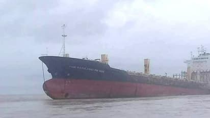 2 tonnes of oil leaks into sea at Tamil Nadu's Ennore Kamarajar port