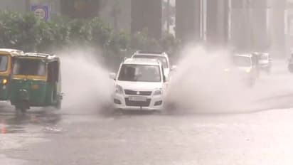 ఢిల్లీని ముంచెత్తిన వర్షాలు (ఫోటోలు)