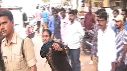 కడపలో మంత్రికి చేదు అనుభవం.. బూటు విసిరిన మహిళ
