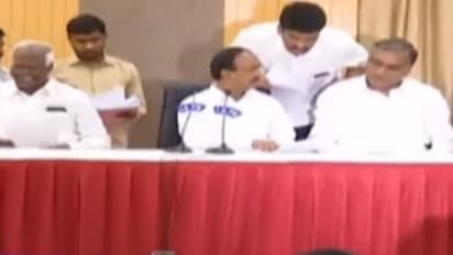 అర్చకుల వయో పరిమితి 65 ఏళ్లకు పెంపు: తెలంగాణ కేబినెట్ నిర్ణయం