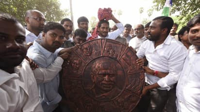 అనకాపల్లిలో వైఎస్ జగన్ ప్రజాసంకల్ప యాత్ర (ఫోటోలు)