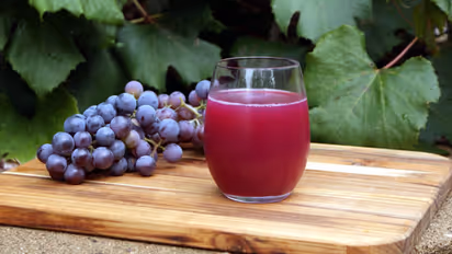 മുന്തിരി ജ്യൂസ് കുടിച്ചു; പിന്നാലെ ഛര്‍ദിച്ച് കുഴഞ്ഞ് വീണു, 4 വയസുകാരി ഉള്‍പ്പെടെ 3പേര്‍ക്ക് ദേഹാസ്വാസ്ഥ്യം