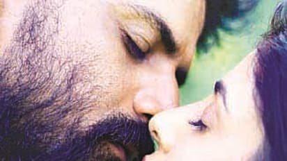 ನೋಡುಗರ ಎದೆ ಝಲ್ ಎನ್ನುವಂತೆ ಮಾಡುತ್ತವೆ ಧನಂಜಯ್- ಇರಾ ಲಿಪ್ಲಾಕ್ !