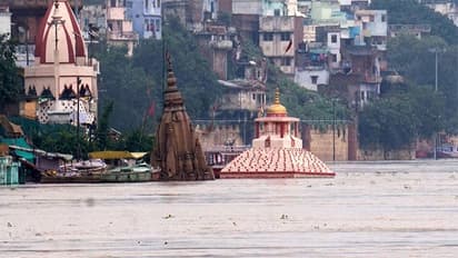 ഉത്തര്പ്രദേശിലും പ്രളയം: 21 മരണം, ഗംഗയും യമുനയും കരകവിഞ്ഞു