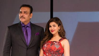 "అవన్నీ ఆవు పేడతో సమానం".. నిమ్రత్తో డేటింగ్పై రవిశాస్త్రి