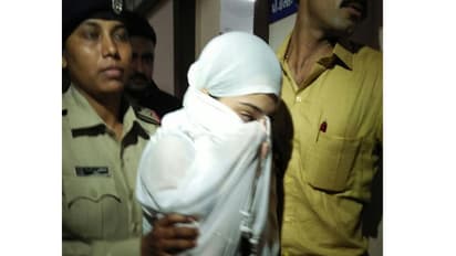 இன்சூரன்ஸ் காசுக்காக கணவனை கொன்று நாடகமாடிய மனைவி! டிரைவருடன் சேர்ந்து தீர்த்துக்கட்டியது அம்பலம்