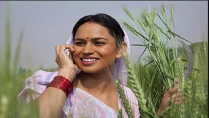 ಚುನಾವಣೆ ಗಿಫ್ಟ್: ಬಿಪಿಎಲ್ ಮಹಿಳೆಯರಿಗೆ ಫ್ರೀ ಮೊಬೈಲ್!