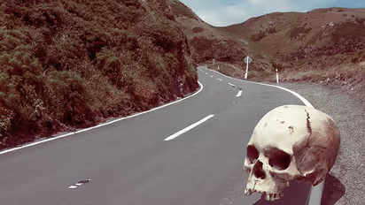 ഈ റോഡുകളില് മരണം പതിയിരിക്കുന്നു, യാത്രികര് സൂക്ഷിക്കുക!