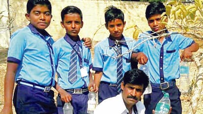 ಈ ಹಳ್ಳಿಯಲ್ಲೊಬ್ಬ ಅಪರೂಪದ ಕ್ರಿಯೇಟಿವ್ ಶಿಕ್ಷಕ