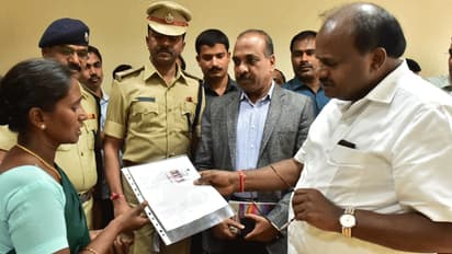 ಸಾಲಗಾರರ ವಶದಲ್ಲಿದ್ದ ಕೊಳಗೇರಿ ಮಹಿಳೆ ಮನೆ ಬಿಡಿಸಿಕೊಟ್ಟ ಸಿಎಂ