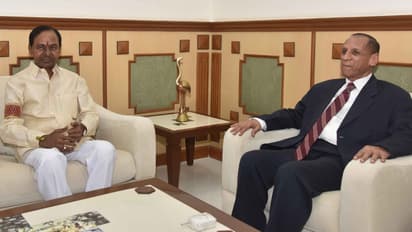 గవర్నర్‌తో భేటీ అయిన కేసీఆర్