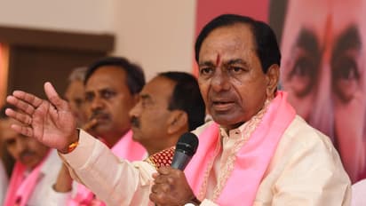 టీఆర్ఎస్ లో టిక్కెట్ల చిచ్చు: పక్క చూపులు చూస్తున్న అసంతృప్తులు