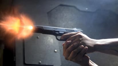 അവിഹിതബന്ധമുണ്ടെന്ന് സംശയം; സ്വവര്‍ഗാനുരാഗിക്കുനേരെ പങ്കാളി വെടിയുതിര്‍ത്തു