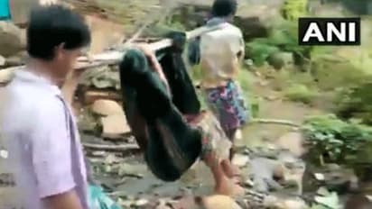 7 ಕಿ.ಮೀ ದೂರದ ಆಸ್ಪತ್ರೆಗೆ ಹೊತ್ತೊಯ್ಯುವಾಗ ಕಾಡಿನ ಮಧ್ಯೆ ಹೆರಿಗೆ