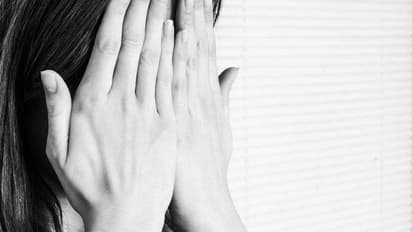 ಮಹಿಳೆ ಎದುರು ಹಸ್ತ ಮೈಥುನ : ಬಾಲಕ ಸೆರೆ