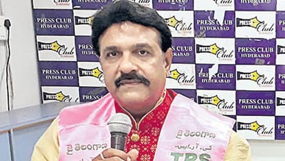టీఆర్ఎస్ పార్టీలో చేరిన సీనియర్ యాక్టర్...