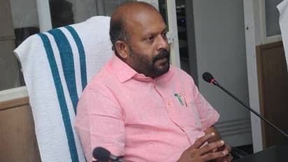 തൃശ്ശൂർ പൂരം നടത്തുമെന്ന് മന്ത്രി വി എസ് സുനിൽകുമാർ; ആൾക്കൂട്ടത്തെ ഫലപ്രദമായി നിയന്ത്രിക്കും