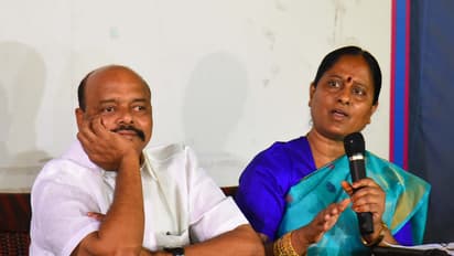 మూడు సీట్లు ఆఫర్ చేసిన కేసిఆర్: రాజీకి కొండా సురేఖ నో