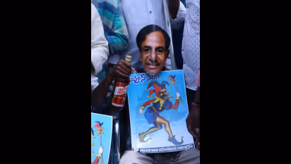 రాహుల్ పై వ్యాఖ్యలు: కేసిఆర్ పై నిరసన (ఫొటోలు)