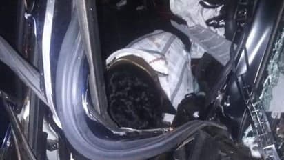 ராமநாதபுரத்தில் கார் மரத்தில் மோதி விபத்து... 4 பேர் உயிரிழப்பு!